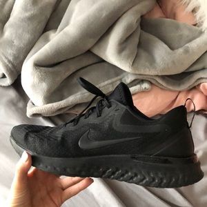 Black nike running shoe (Odyssey React)
